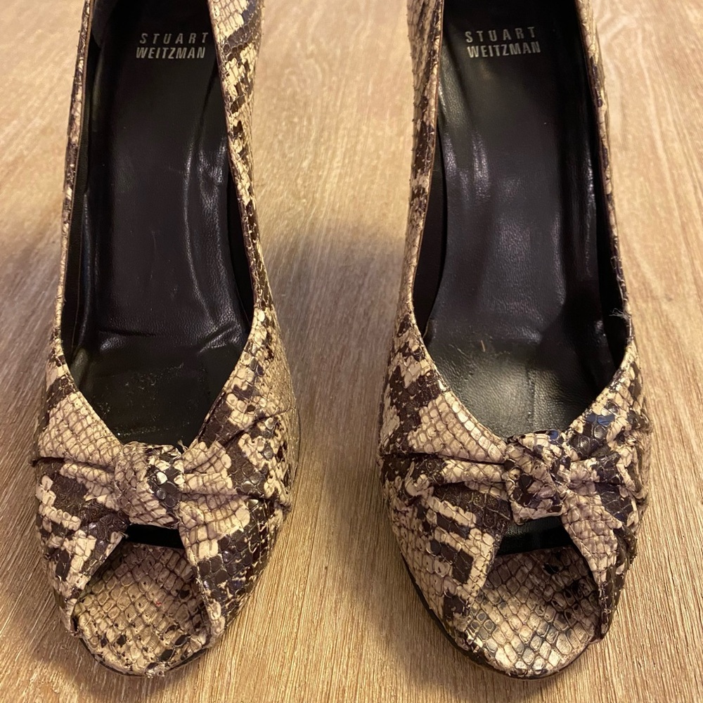 Stuart Weitzman Peep Toe Pumps size 9